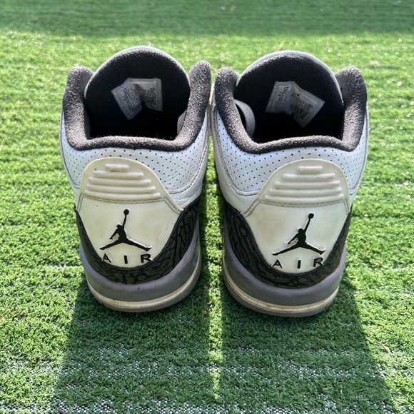 Nike Men's White and Black Sneakers with Red Accents - Picture 2 of 4